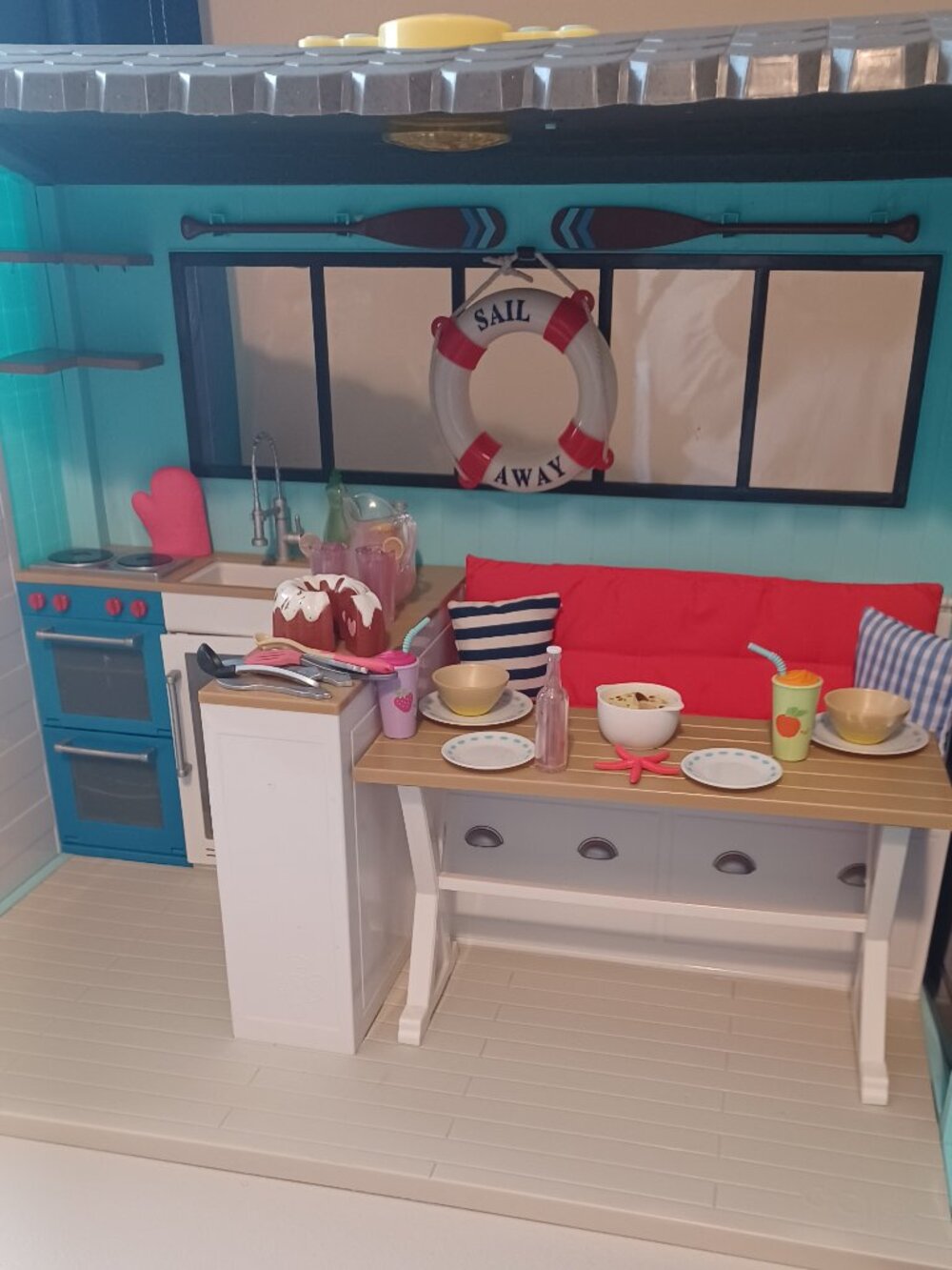 Our Generation 18in doll Beach House